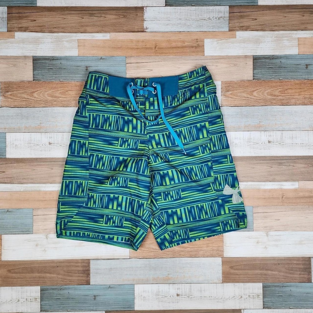 Under Armour Heatgear Loose Graphic Swim/Board Shorts Size 28‎